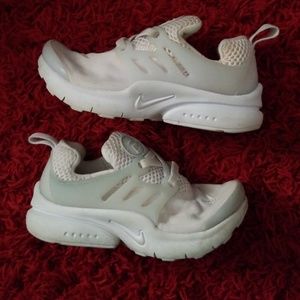 White Nike Presto